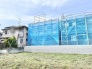 閑静な住宅街の一角に広がる、これからの暮らしを自由に描き出せるゆとりある敷地です。
