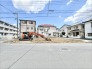 広々とした空の下、新しい暮らしの始まりを感じさせる整地された土地。