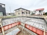 確かな土台が組み上げられ、新しい暮らしの始まりを感じさせる整然とした空間が広がっています。