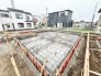 これから始まる新たな暮らしの形を確かな基礎工事が支える、落ち着いた周辺環境に位置する計画地。