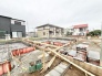 落ち着いた住宅街の一角で、新しい暮らしの基盤が着々と築かれています。