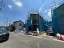 青空のもと、確かな技術で組み上げられる住まいが、理想の暮らしの完成に向けて着実に時を刻んでいます。