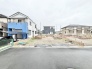周辺環境と調和する整った区画で、新しい暮らしの計画を描きやすい落ち着いた街並みが広がっています。