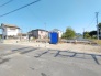 空が広く見渡せる閑静な住宅街で、新たな暮らしを築くための穏やかな時間が流れています。