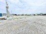 空を広く見渡せる開放的な空間が広がっており、理想の暮らしを自由に描けるゆとりある敷地です。