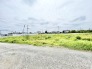 空が広く見渡せる穏やかな環境で、日々の暮らしにゆとりをもたらしてくれる開放感のある場所です。