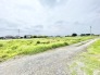 空が広く感じられる開放的な環境で、日々の暮らしに穏やかな静けさとゆとりをもたらしてくれる立地です。
