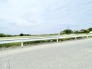 空の広がりと穏やかな緑の風景が、日々の暮らしに心地よい開放感をもたらしてくれます。