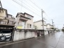 閑静な住宅街に佇む、落ち着いた雰囲気の住まいが暮らしの拠点となります。