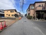 周辺の街並みと調和する、落ち着いた静かな住環境が広がるエリアです。