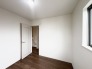 余計な装飾を削ぎ落としたシンプルな空間は、自分らしい彩りを添えるキャンバスとして心地よく馴染みます。