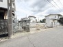 閑静な住宅街の一角にあり、理想の暮らしを描き出すための余白が広がる落ち着いた空間です。