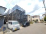 閑静な住宅街の一角にあり、新しい暮らしの準備が進む穏やかな住環境が整っています。