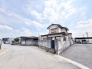 ゆったりとした空気が流れる閑静な住宅街で、日々の暮らしに安らぎを感じられる住環境です。