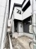 洗練されたモノトーンの外観が、落ち着きのある佇まいを演出する住まいです。