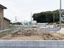 静かな周辺環境に囲まれ、これからの暮らしの拠点として可能性を感じさせる整った区画です。