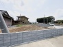 閑静な周辺環境にあり、新しい暮らしの始まりをゆったりと描ける落ち着いた土地の広がりを感じます。