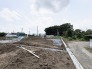 空の広がりを感じる開放的な環境の中で、新しい暮らしの基盤が静かに形作られていきます。