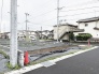 周囲に高い建物が少なく、空を広く感じられる開放的な立地は、理想の住まいを形にするための心地よいキャンバスとなります。