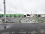 新たな暮らしの始まりを静かに予感させる、整えられた広がりを持つ敷地です。