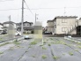 周囲に馴染む落ち着いた住環境が広がり、これからの暮らしを自由に描くことができる伸びやかな敷地です。