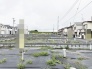 空が広く見渡せる穏やかな環境にあり、新しい暮らしの始まりを感じさせる開放的な敷地です。