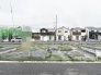 整然とした街並みに調和する、これから新しい暮らしを育むための落ち着いた土地です。