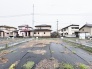 周囲の静けさに溶け込む、将来の暮らしを自由に描けるフラットな空間です。