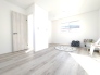 2つのお部屋に分けられるフレキシブルな洋室