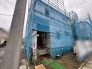 新しい住まいへと生まれ変わる過程を静かに見守る、期待感に満ちた風景です。