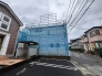 閑静な住宅街の中に佇み、新たな暮らしの始まりを静かに予感させる落ち着いた住環境が整っています。