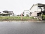 落ち着いた住宅街の一角にあり、自由な設計で理想の暮らしを描くことができる広々とした敷地です。