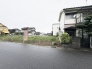 周囲の環境と調和した、落ち着きある閑静な住宅街の一角に佇む広々とした空間です。