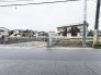 周辺環境が落ち着いた、住宅街の穏やかな空気感に包まれた広々とした敷地です。