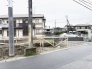 閑静な住宅街の中に位置し、日々の生活を穏やかに描き出せる心地よい広がりを持った区画です。
