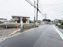 落ち着いた周辺環境に囲まれ、日々の暮らしに穏やかな時の流れを感じる住まいの拠点として適した敷地です。