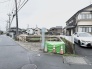 穏やかな住宅街に位置する、これからの暮らしの拠点となる広がりを感じさせる土地です。