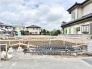 静かな住宅街に位置し、理想の住まいをゼロから描き出すためのゆとりある敷地です。
