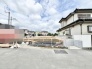 穏やかな空気が流れる住宅街に位置し、これから始まる新しい暮らしの広がりを感じさせてくれるゆとりある敷地です。