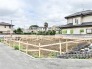 穏やかな住宅街に位置する、新しい暮らしの始まりを予感させる広々とした敷地です。