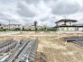 新しい暮らしの基盤となる、穏やかな環境に整えられた広々とした土地が広がっています。