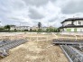 閑静な住宅街の一角に広がる、住まいの未来を描くためのゆとりある敷地です。
