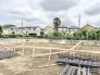 静かな住宅街に位置する、新しい暮らしの始まりを感じさせる広々とした敷地です。