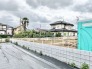 周辺の落ち着いた住環境に溶け込み、新しい暮らしの始まりを静かに予感させるゆとりある区画です。