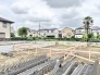 穏やかな住宅街に位置し、理想の住まいをゼロから描けるゆとりある敷地が広がっています。