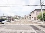 周囲に溶け込む穏やかな住環境の中で、これからの暮らしを自由に描くことができる広々とした空間です。