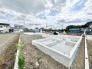 空が広く見渡せる開放的な環境で、新しい暮らしの基盤が静かに形作られています。