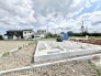 空が大きく広がる開放的な立地に、これから始まる新しい暮らしの基盤が整いました。