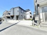 車通りの少ない閑静な住宅地、のびのびした子育てに適します。
