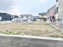 周辺環境と調和する穏やかな街並みに位置し、理想の住まいを形にするための広がりある一画です。